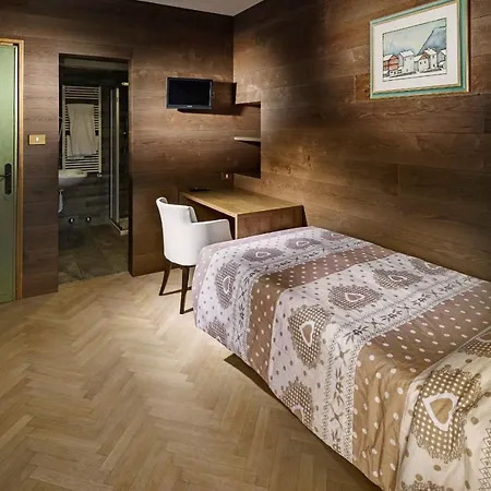 Hotel Corona Otel 3*